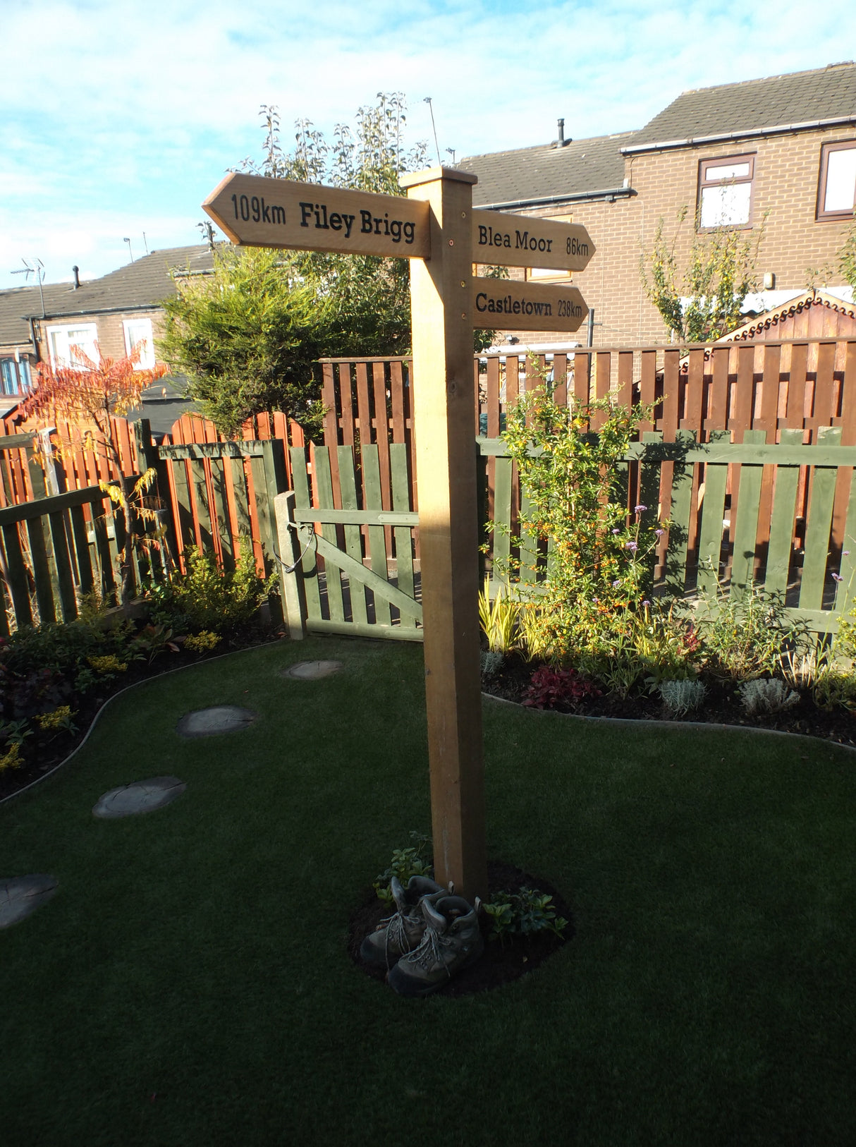 Finger Post - Oak Sign and Softwood Post