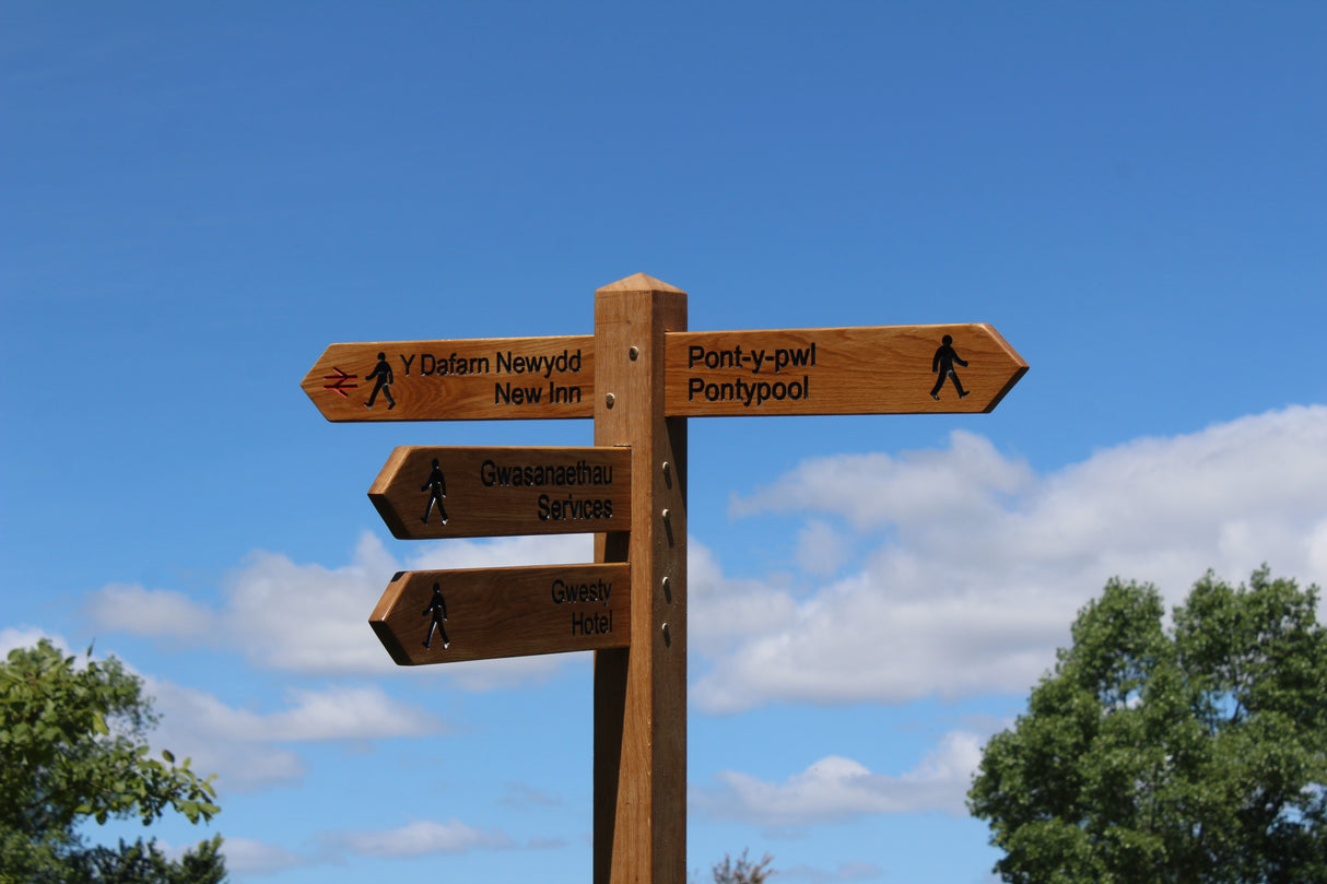 Finger Post - Oak Sign and Post