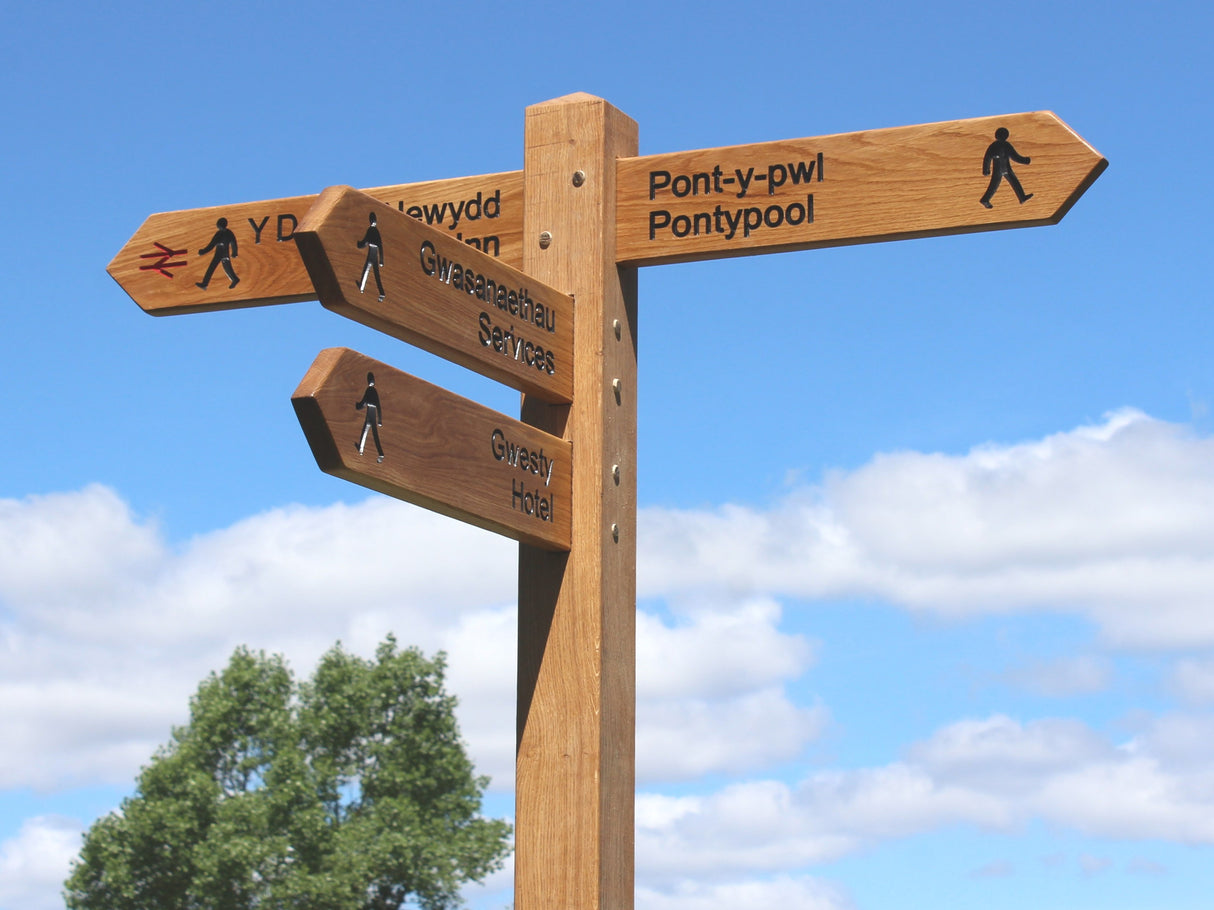 Finger Post - Oak Sign and Post