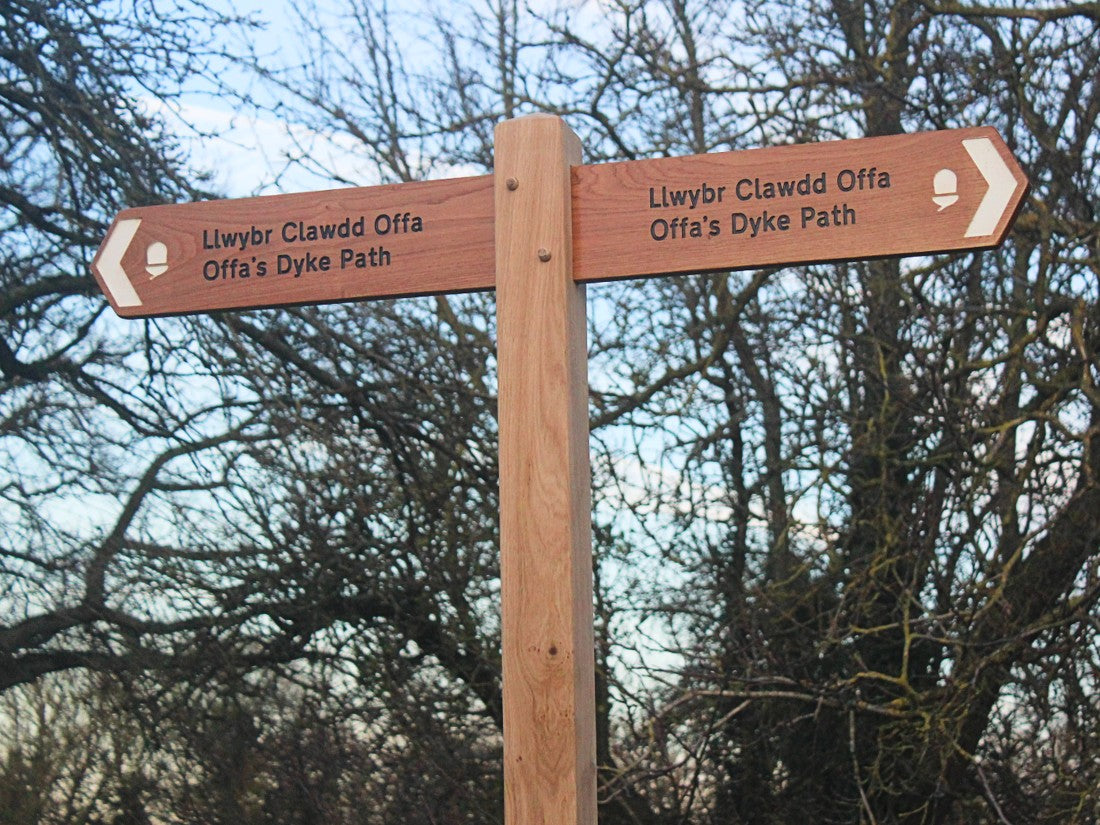 Finger Post - Oak Sign and Post